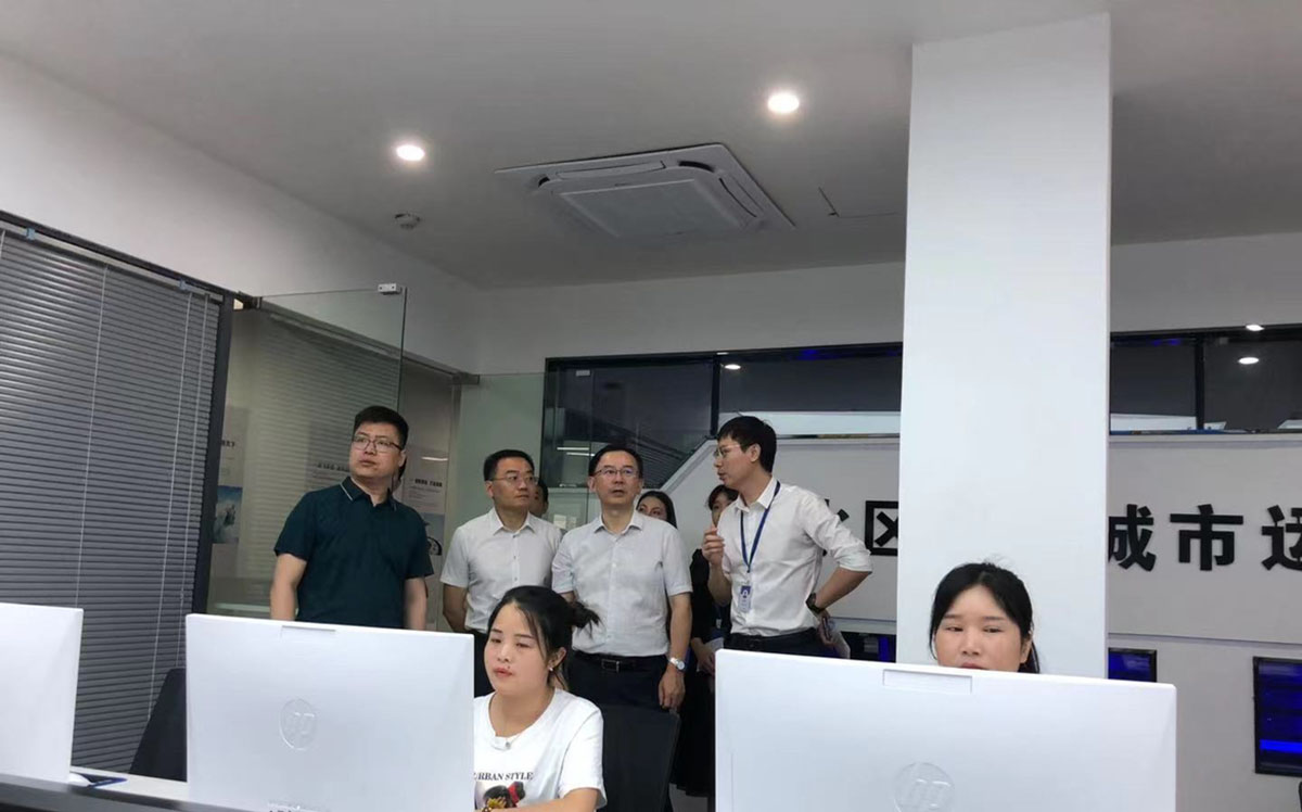 省统战部副部长刘文华视察雪亮工程运营调度中心